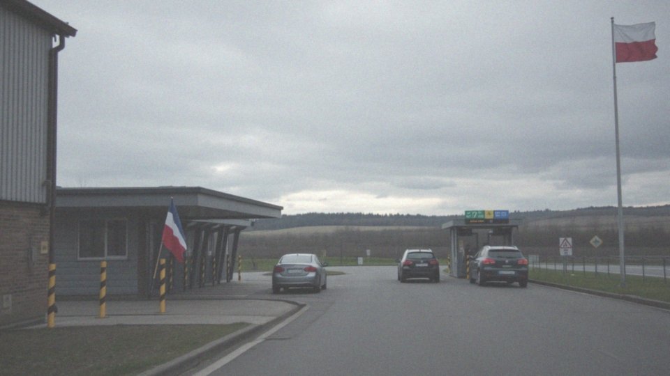 Jakie są obostrzenia dotyczące opuszczania Polski z wizą krajową typu D?