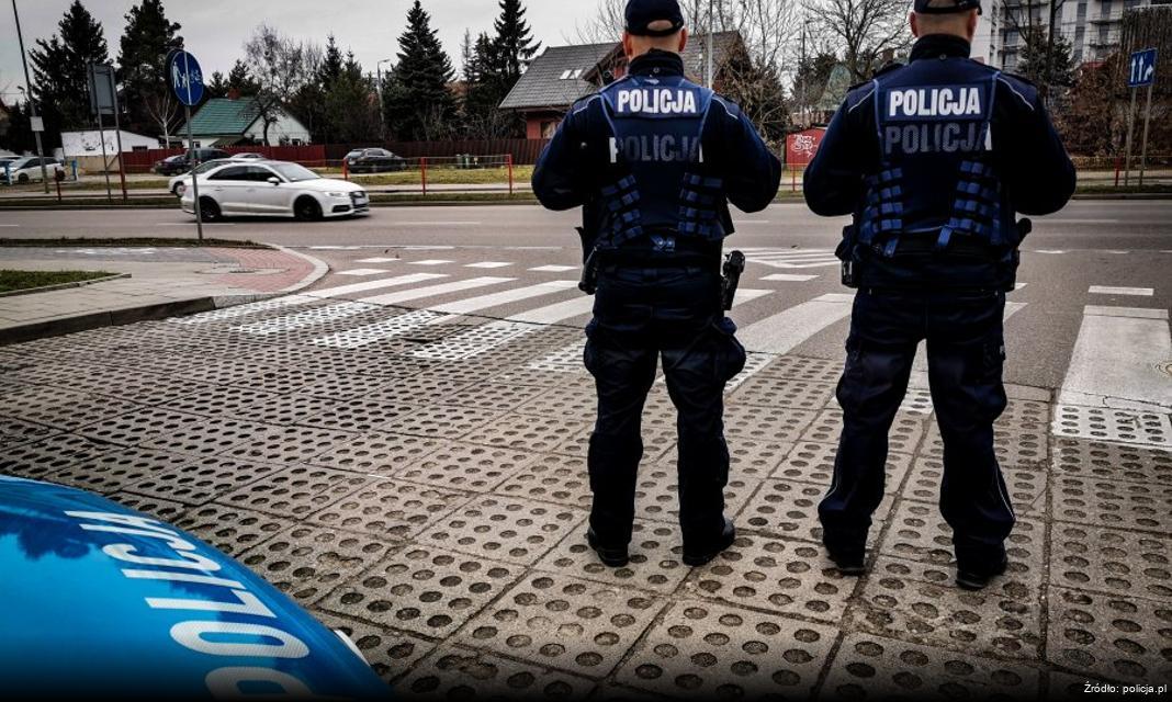 Policjanci z Włocławka edukują dzieci na temat bezpieczeństwa w ruchu drogowym